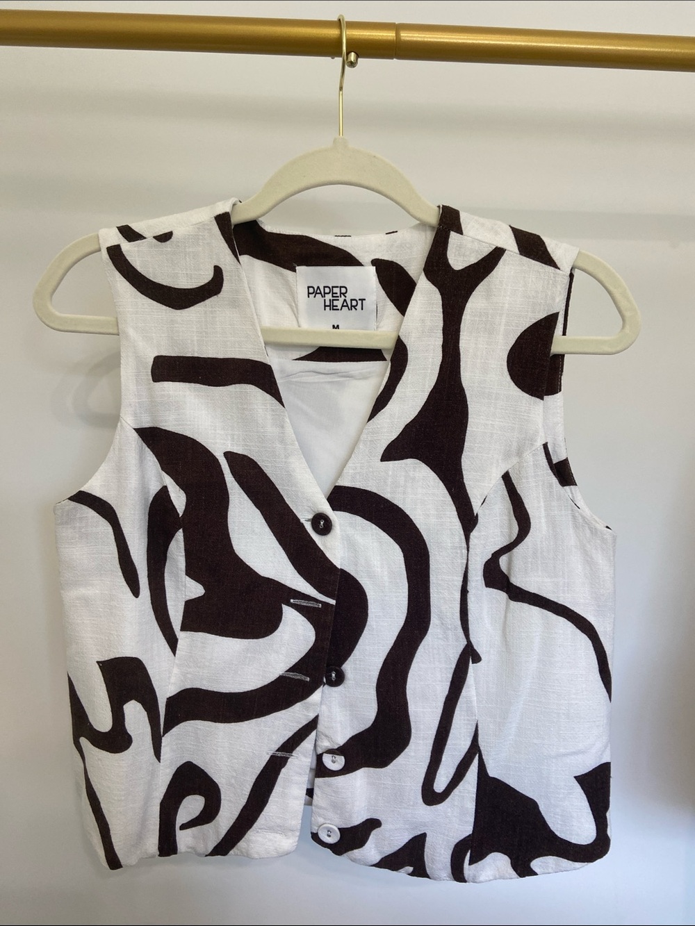 Paper Heart Black & White Abstract Button-Down Sleeveless Top